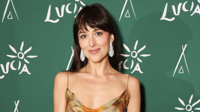 dakota-johnson-attends-the-split