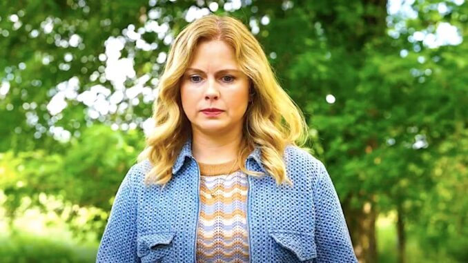 rose-mciver-s-sam-looks-concerned-as-she-stands-in-the-garden-in-ghosts-season-4-episode-1_11zon