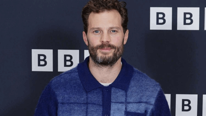 jamie-dornan-catepillar-tout-012