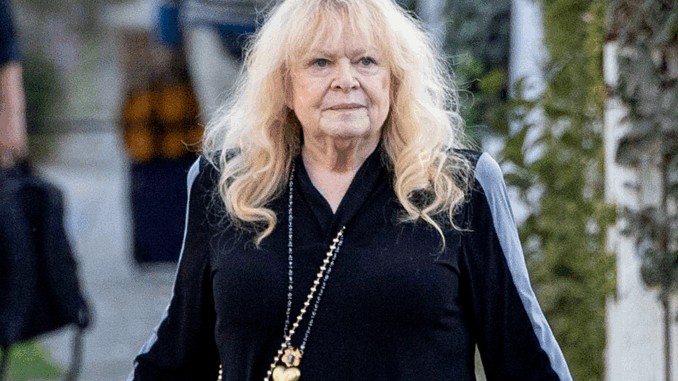 sally-struthers-walk-beverly-hil