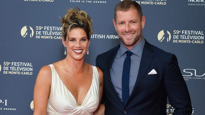 2.-Missy-Peregrym-and-Tom-Oakely