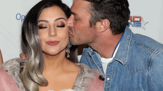 GTY_lady_gaga_taylor_kinney1_ml