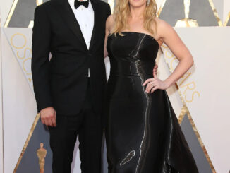 Leonardo DiCaprio Reunites with Kate Winslet in Heartfelt Moment md02