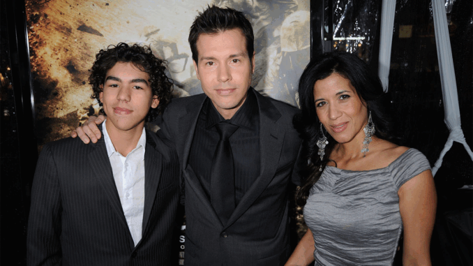 Chicago-P.s-Jon-Seda-with-Family