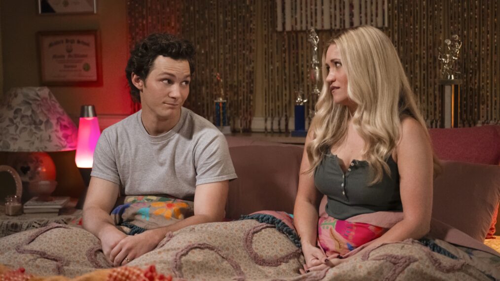 Georgie and mandys first marriage season 2 montana jordan emily osment 1014x570