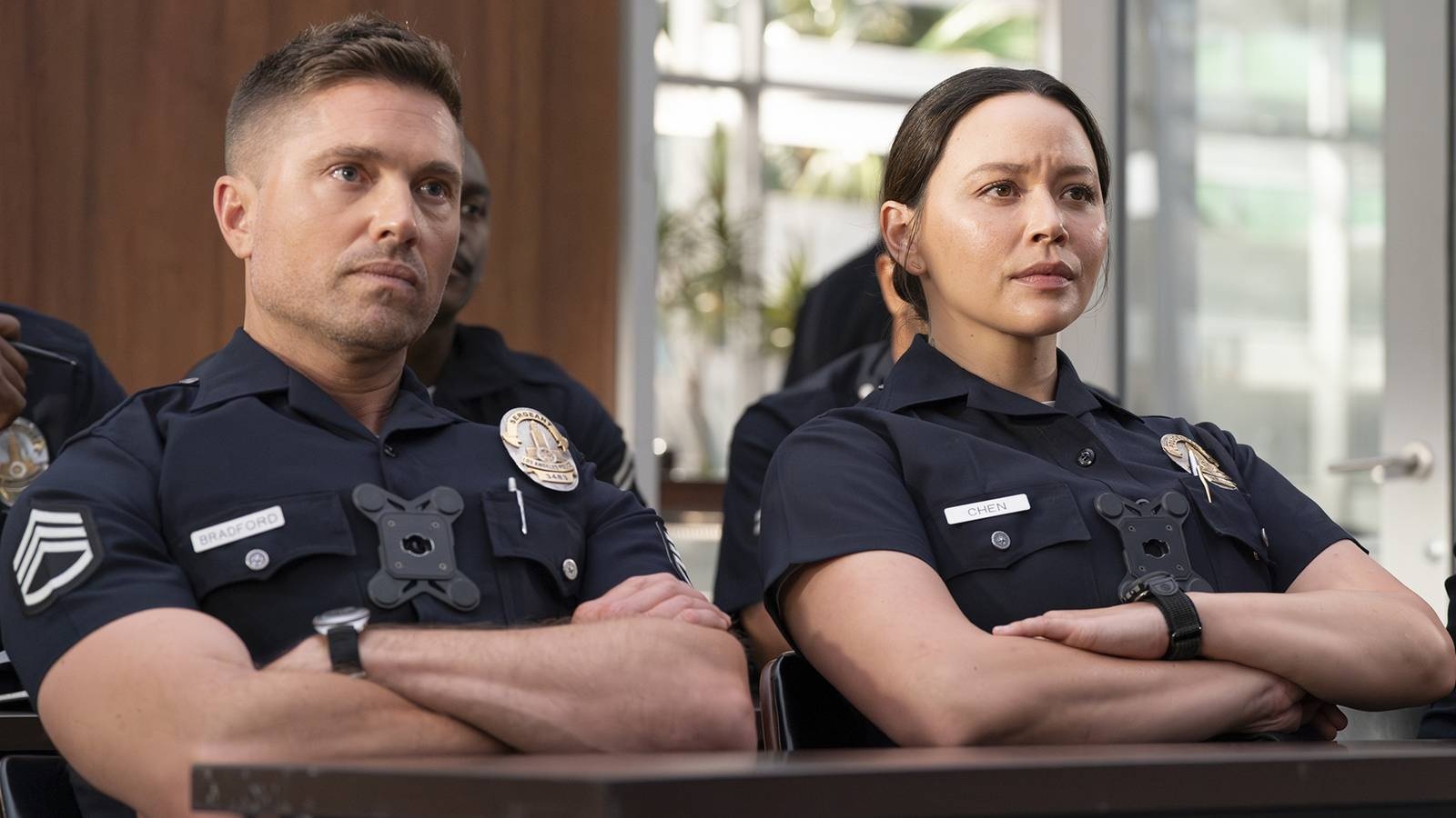 Melissa o neill and eric winter as lucy and tim sitting together in an episode of the rookie